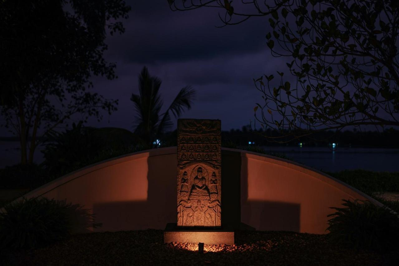 Vismaya Lake Heritage Turavur Exterior photo