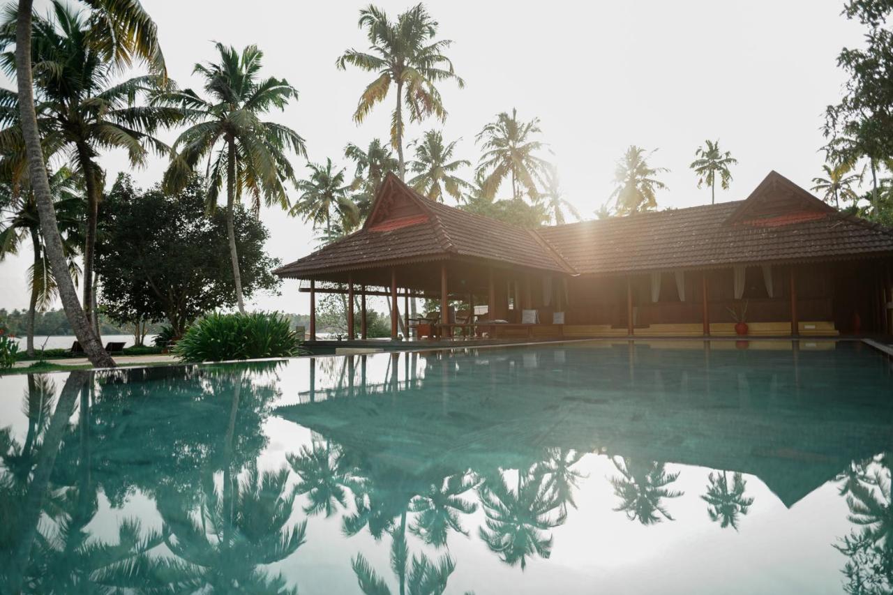 Vismaya Lake Heritage Turavur Exterior photo